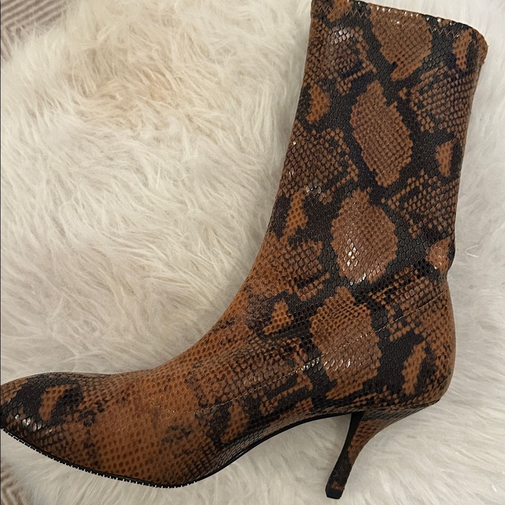 Stuart Weitzman Snakeskin Patterned Brown Women's… - image 3